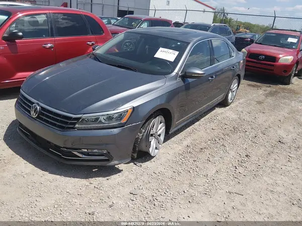 1VWGT7A39HC073009 2017 VOLKSWAGEN PASSAT - Image 2