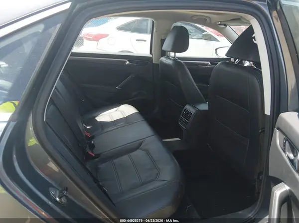 1VWGT7A39HC073009 2017 VOLKSWAGEN PASSAT - Image 8