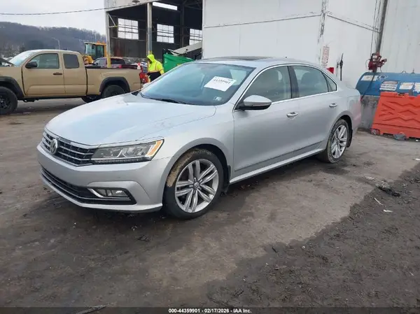 1VWGT7A39HC076198 2017 VOLKSWAGEN PASSAT - Image 2