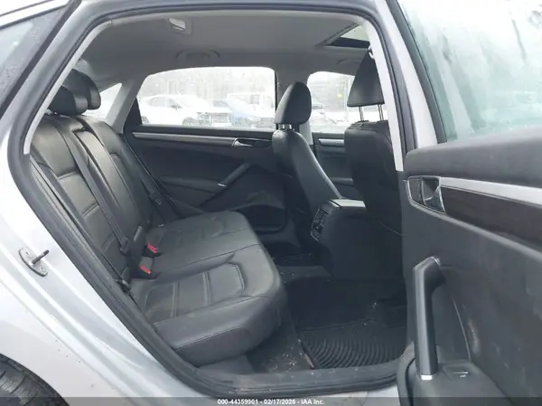 1VWGT7A39HC076198 2017 VOLKSWAGEN PASSAT - Image 8