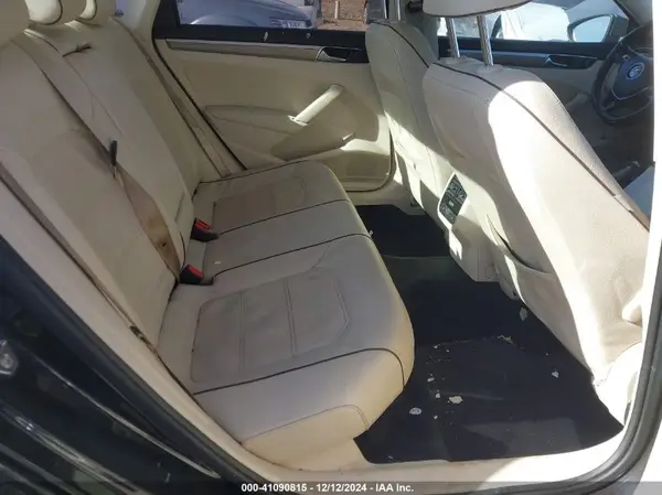 1VWGT7A39HC078100 2017 VOLKSWAGEN PASSAT - Image 8