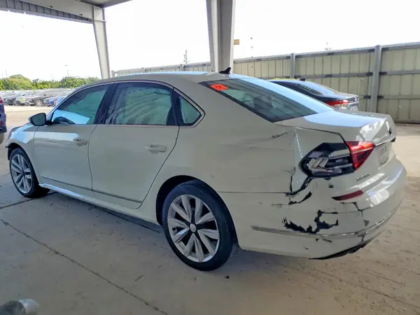 1VWGT7A39HC081949 2017 VOLKSWAGEN PASSAT - Image 2