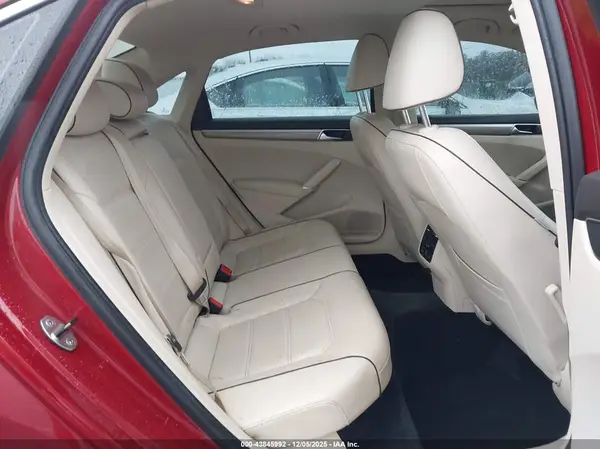 1VWGT7A39HC082406 2017 VOLKSWAGEN PASSAT - Image 8