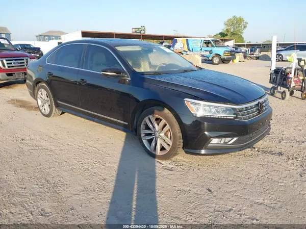 1VWGT7A3XHC008248 2017 VOLKSWAGEN PASSAT - Image 1