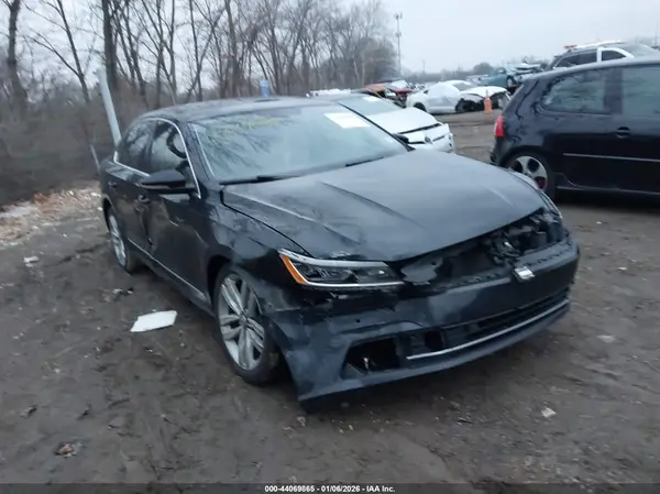 1VWGT7A3XHC010338 2017 VOLKSWAGEN PASSAT - Image 1