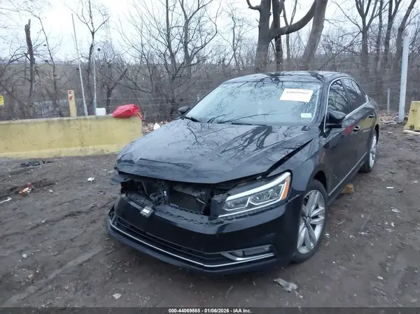 1VWGT7A3XHC010338 2017 VOLKSWAGEN PASSAT - Image 2