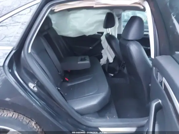 1VWGT7A3XHC010338 2017 VOLKSWAGEN PASSAT - Image 8