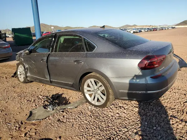 1VWGT7A3XHC010601 2017 VOLKSWAGEN PASSAT - Image 2