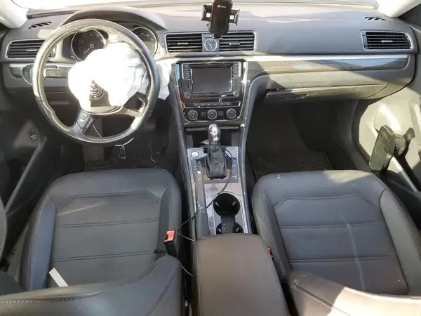 1VWGT7A3XHC010601 2017 VOLKSWAGEN PASSAT - Image 8
