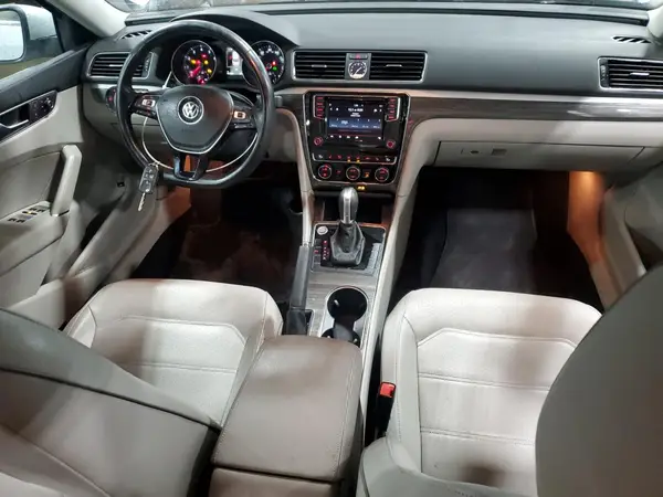1VWGT7A3XHC014793 2017 VOLKSWAGEN PASSAT - Image 8