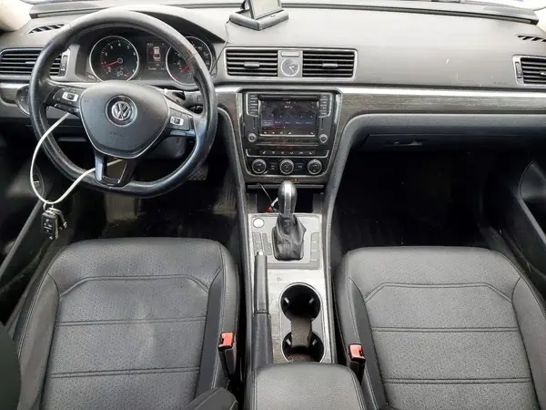 1VWGT7A3XHC016138 2017 VOLKSWAGEN PASSAT - Image 8