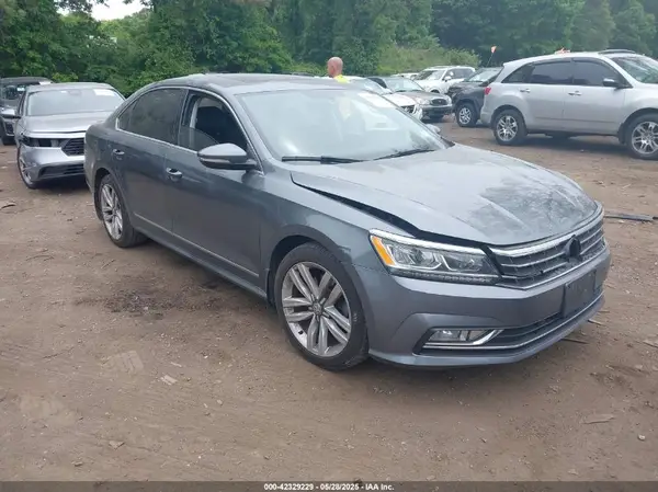 1VWGT7A3XHC021212 2017 VOLKSWAGEN PASSAT - Image 1