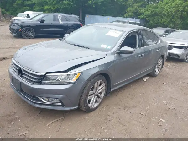 1VWGT7A3XHC021212 2017 VOLKSWAGEN PASSAT - Image 2