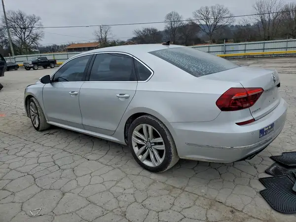 1VWGT7A3XHC022490 2017 VOLKSWAGEN PASSAT - Image 2