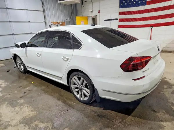 1VWGT7A3XHC023414 2017 VOLKSWAGEN PASSAT - Image 2