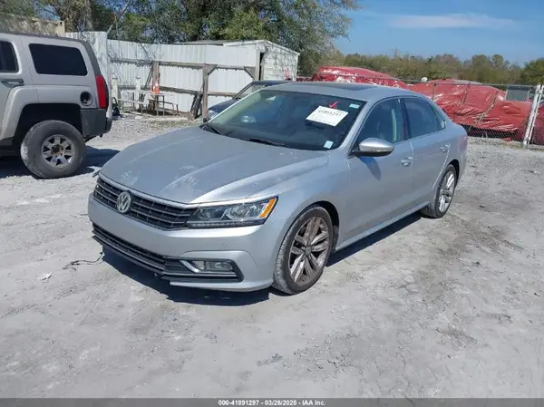 1VWGT7A3XHC025096 2017 VOLKSWAGEN PASSAT - Image 2