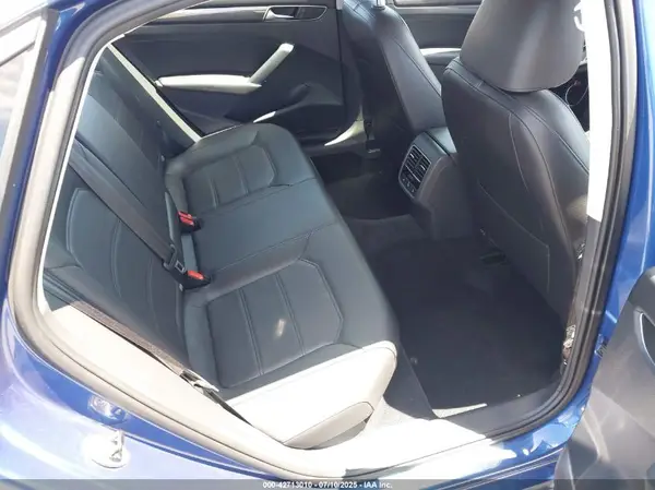 1VWGT7A3XHC028015 2017 VOLKSWAGEN PASSAT - Image 8