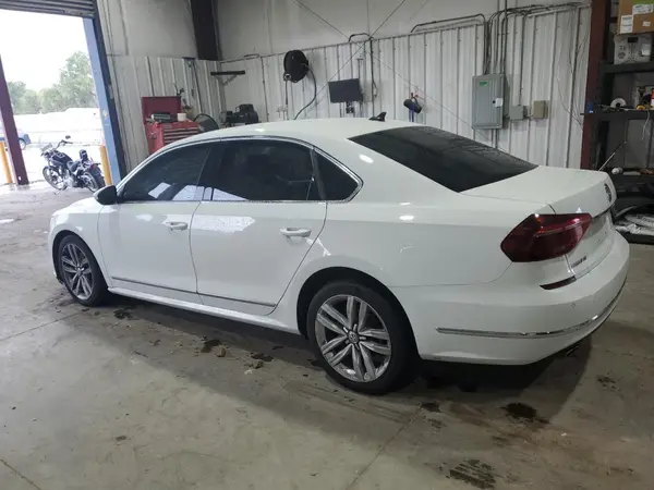 1VWGT7A3XHC029570 2017 VOLKSWAGEN PASSAT - Image 2