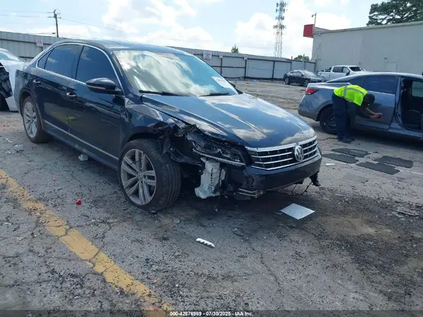 1VWGT7A3XHC031223 2017 VOLKSWAGEN PASSAT - Image 1