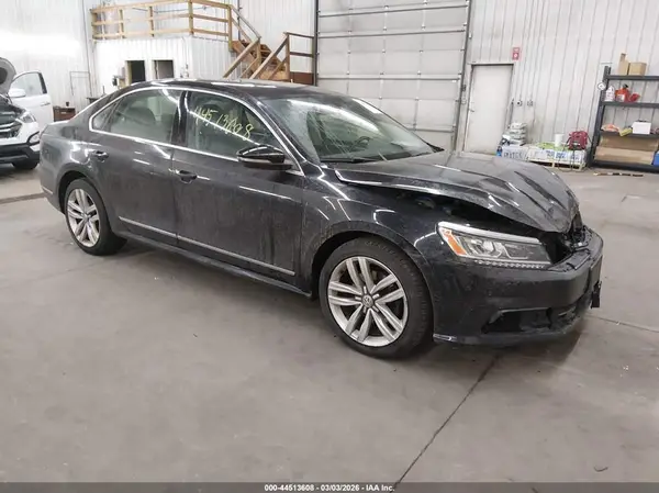 1VWGT7A3XHC035837 2017 VOLKSWAGEN PASSAT - Image 1