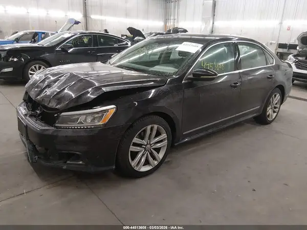 1VWGT7A3XHC035837 2017 VOLKSWAGEN PASSAT - Image 2