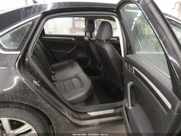 1VWGT7A3XHC035837 2017 VOLKSWAGEN PASSAT - Image 8