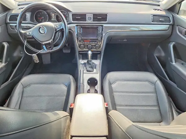 1VWGT7A3XHC035885 2017 VOLKSWAGEN PASSAT - Image 8
