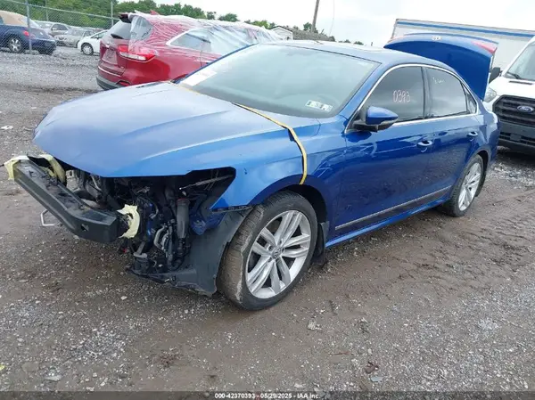 1VWGT7A3XHC038978 2017 VOLKSWAGEN PASSAT - Image 2