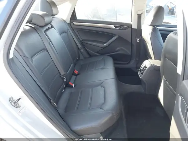 1VWGT7A3XHC047406 2017 VOLKSWAGEN PASSAT - Image 8