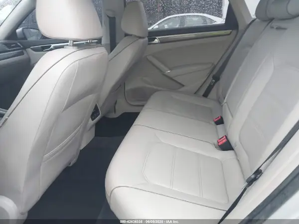 1VWGT7A3XHC049253 2017 VOLKSWAGEN PASSAT - Image 8