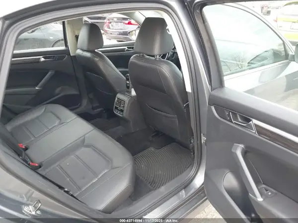1VWGT7A3XHC049592 2017 VOLKSWAGEN PASSAT - Image 8