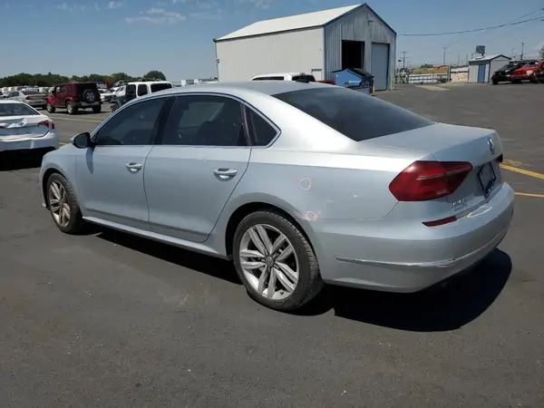 1VWGT7A3XHC061502 2017 VOLKSWAGEN PASSAT - Image 2