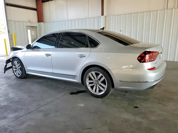 1VWGT7A3XHC063136 2017 VOLKSWAGEN PASSAT - Image 2