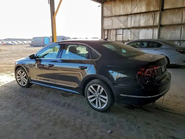 1VWGT7A3XHC066148 2017 VOLKSWAGEN PASSAT - Image 2