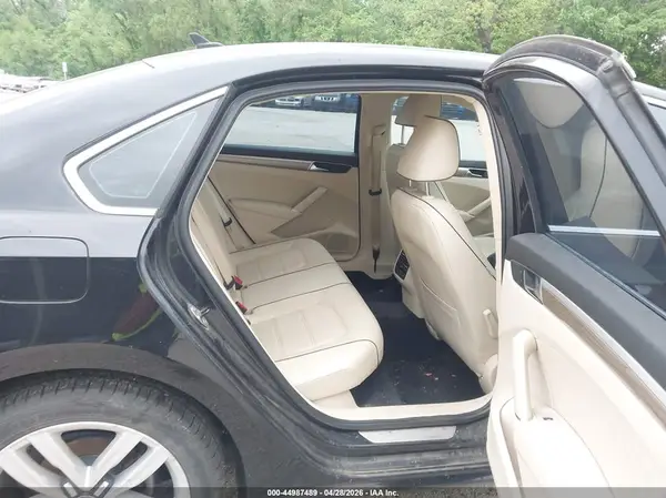 1VWGT7A3XHC068935 2017 VOLKSWAGEN PASSAT - Image 8