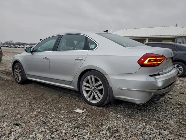 1VWGT7A3XHC074637 2017 VOLKSWAGEN PASSAT - Image 2