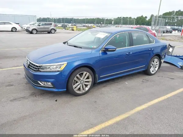 1VWGT7A3XHC078607 2017 VOLKSWAGEN PASSAT - Image 2