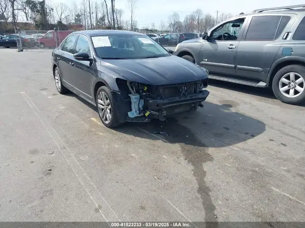 1VWHM7A37HC048482 2017 VOLKSWAGEN PASSAT - Image 1