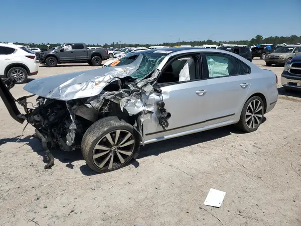 1VWJM7A30JC027948 2018 VOLKSWAGEN PASSAT - Image 1