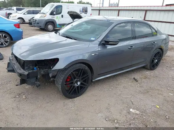 1VWJM7A30JC033264 2018 VOLKSWAGEN PASSAT - Image 2