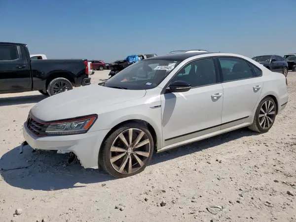 1VWJM7A30JC034883 2018 VOLKSWAGEN PASSAT