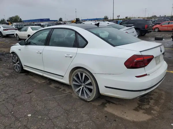 1VWJM7A30JC049951 2018 VOLKSWAGEN PASSAT - Image 2