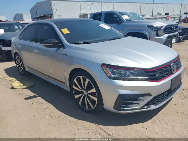 1VWJM7A31JC035265 2018 VOLKSWAGEN PASSAT - Image 1