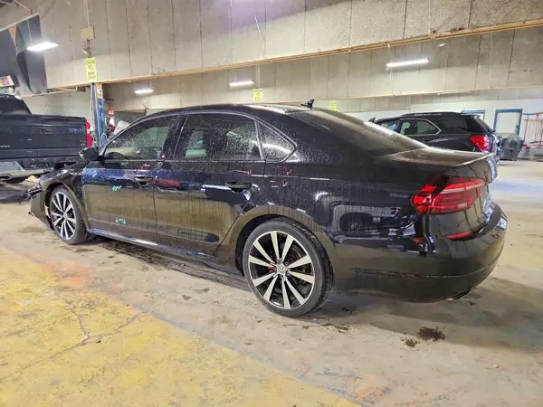 1VWJM7A31JC039333 2018 VOLKSWAGEN PASSAT - Image 2