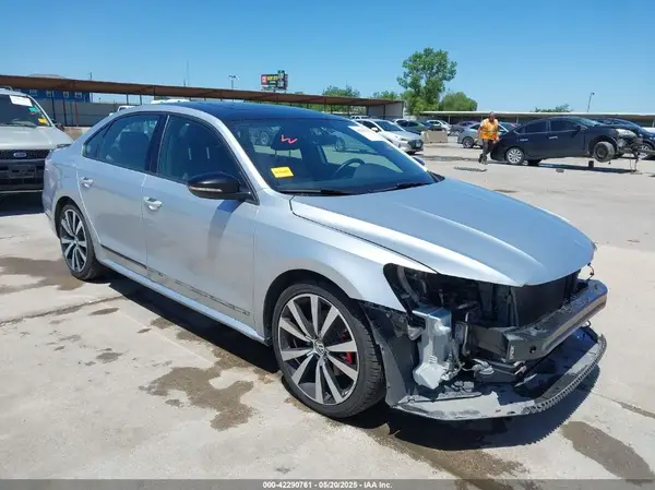 1VWJM7A31JC040126 2018 VOLKSWAGEN PASSAT - Image 1