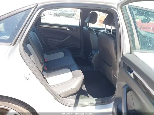 1VWJM7A31JC040126 2018 VOLKSWAGEN PASSAT - Image 8