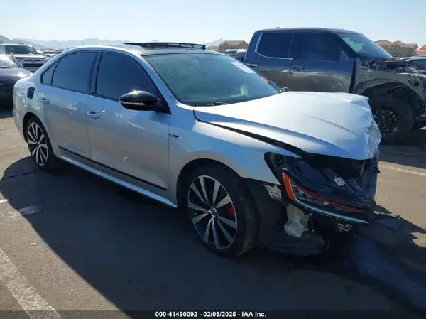 1VWJM7A31JC040840 2018 VOLKSWAGEN PASSAT - Image 1