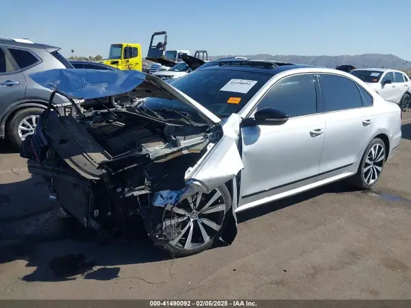 1VWJM7A31JC040840 2018 VOLKSWAGEN PASSAT - Image 2