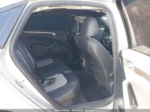 1VWJM7A31JC040840 2018 VOLKSWAGEN PASSAT - Image 8