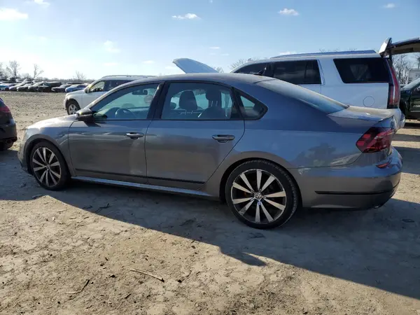 1VWJM7A32JC028342 2018 VOLKSWAGEN PASSAT - Image 2